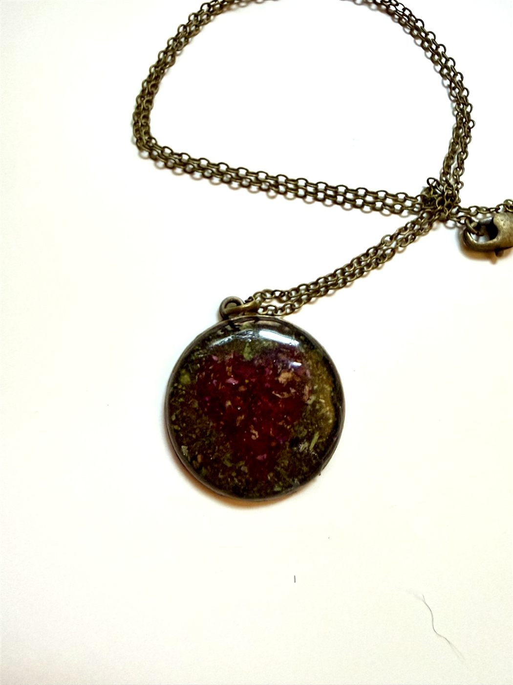 pendant-she-pressed-a-heart detail 1