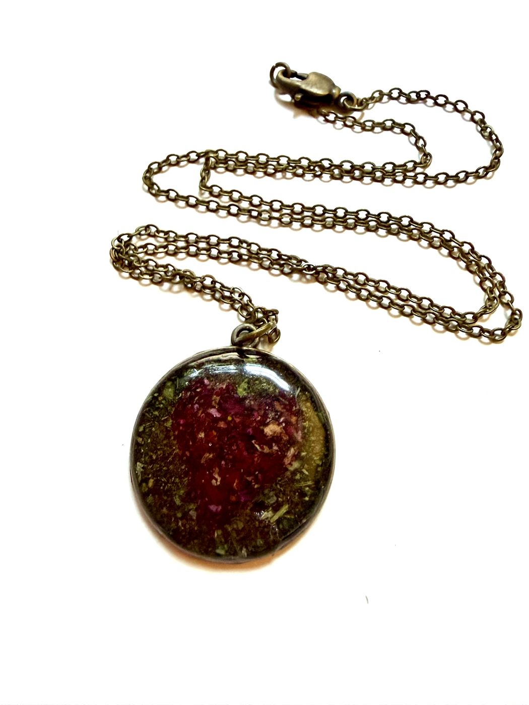 pendant-she-pressed-a-heart detail 3