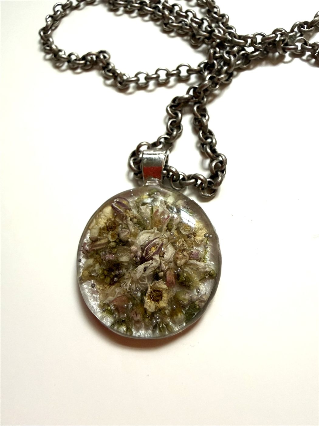 pendant-the-botanical-promise detail 2
