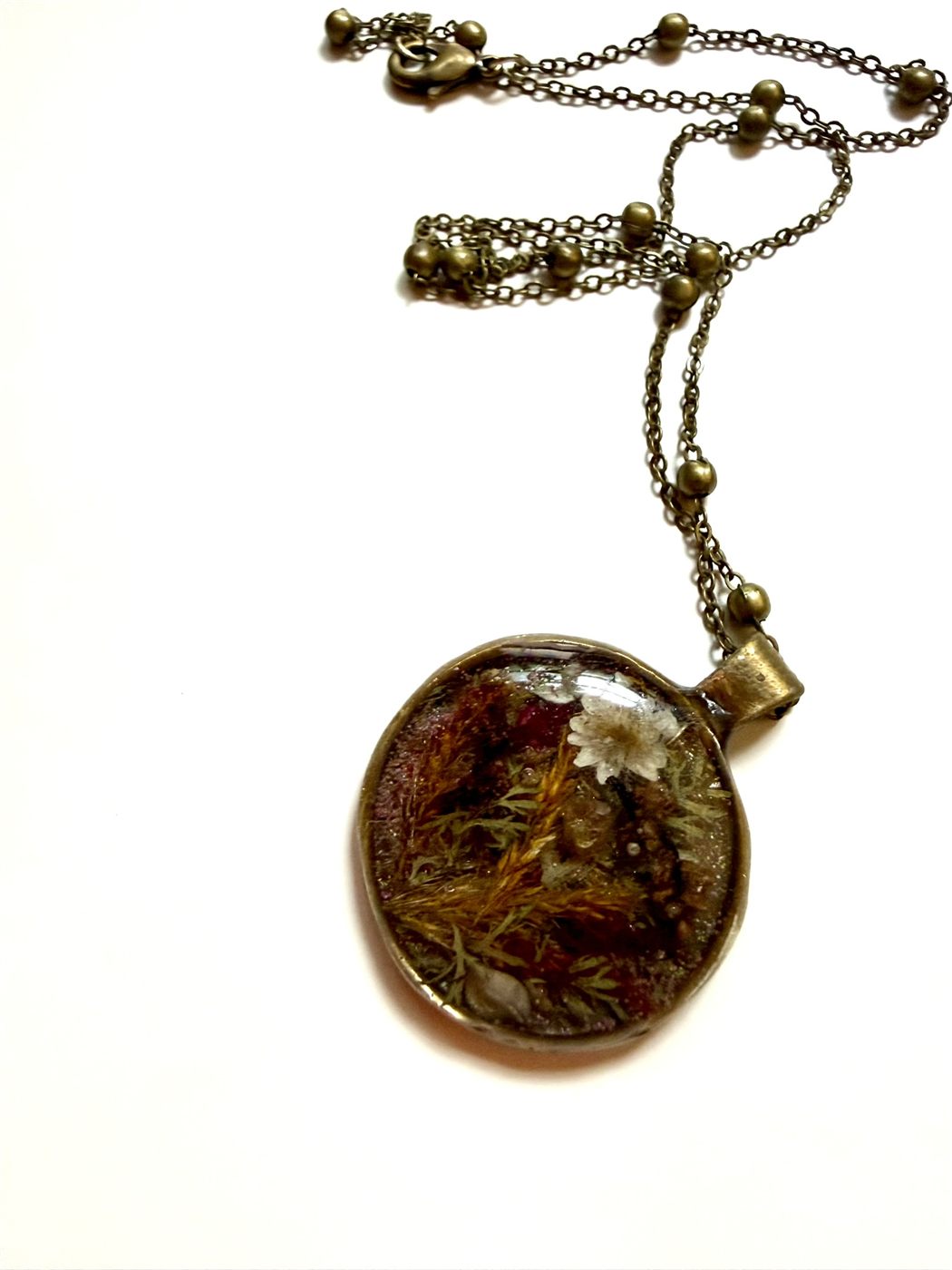 pendant-what-october-calls-a-bouquet detail 1