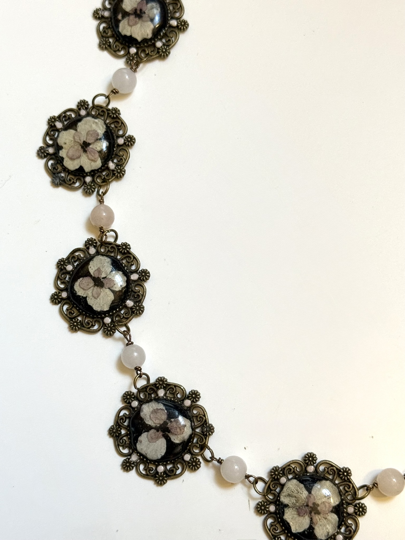 'The Garden Queen's Coronation Set' — detail 4