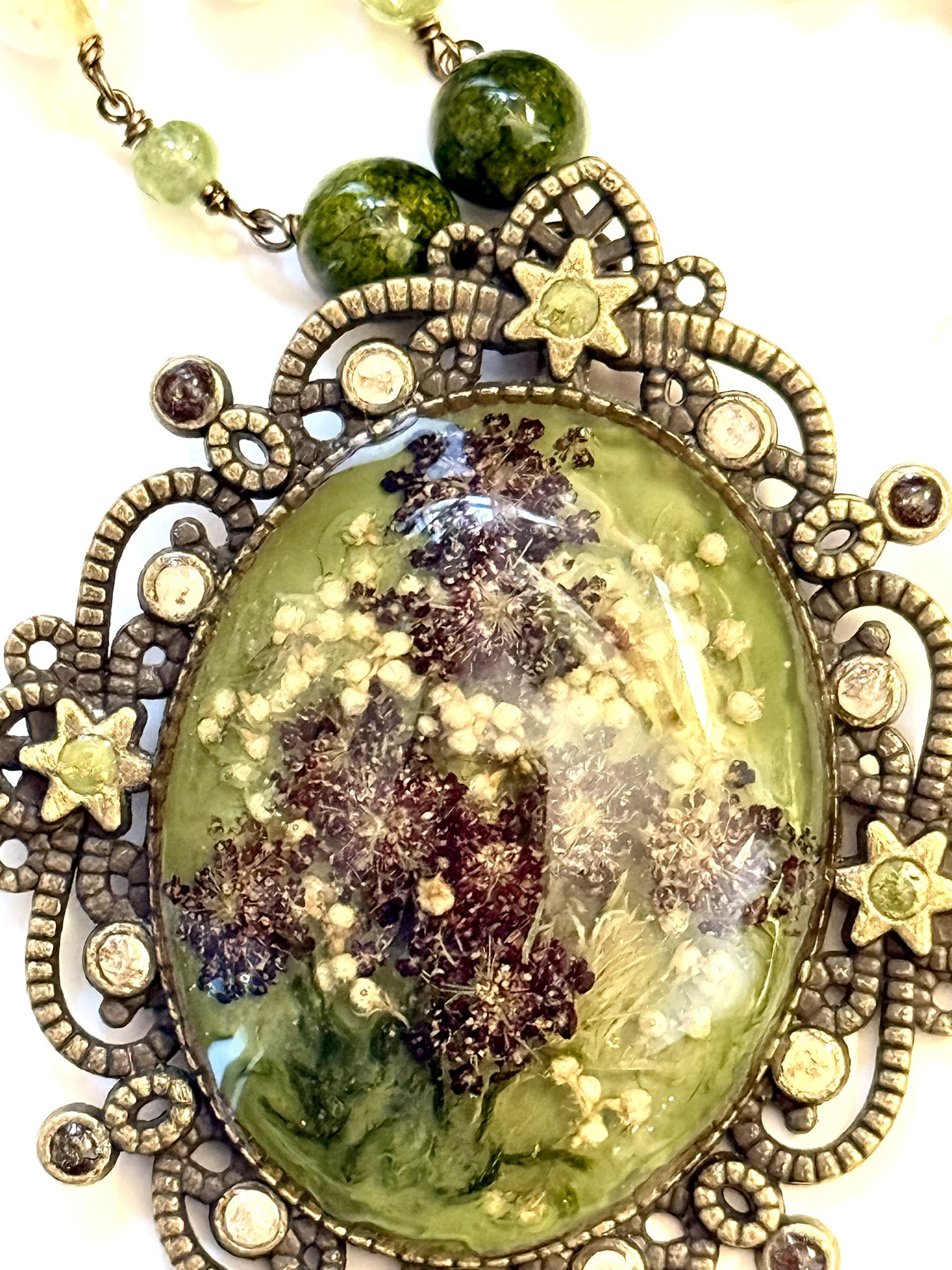 'The Garden Queen's Coronation Set' — detail 5